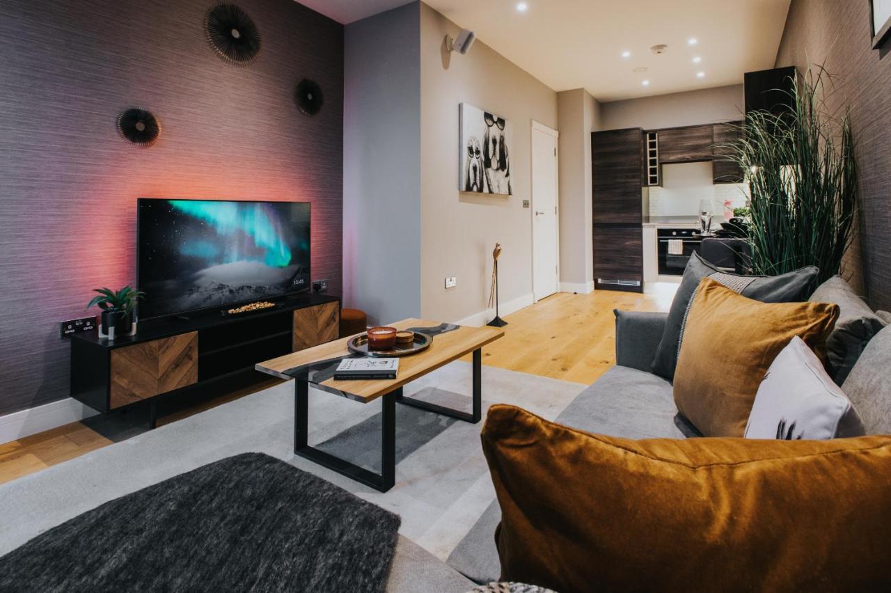 Circa17- Entire Apt, Free Parking, Gym, City Central & Free Netflix Bracknell Exterior photo