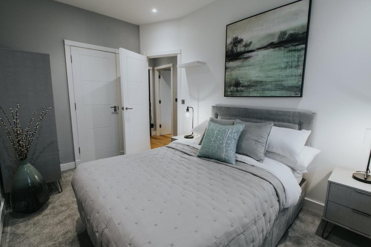Circa17- Entire Apt, Free Parking, Gym, City Central & Free Netflix Bracknell Exterior photo