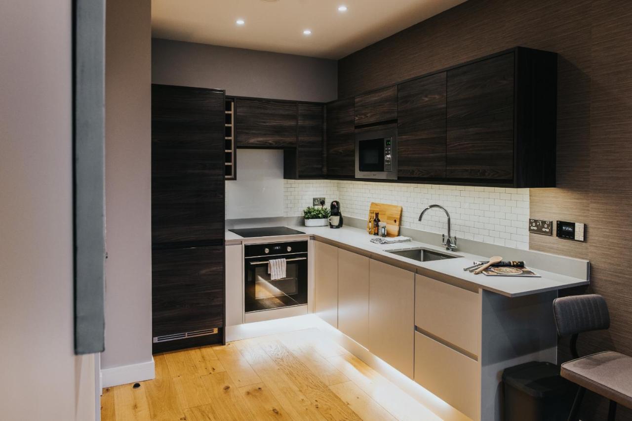 Circa17- Entire Apt, Free Parking, Gym, City Central & Free Netflix Bracknell Exterior photo